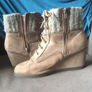 Sweater Top Lace-up Wedge Booties